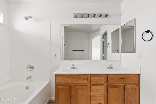Building Photo - 3373 E Flamingo Ct