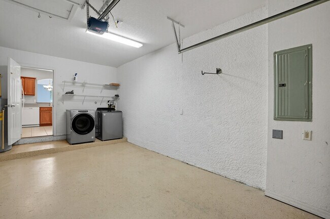 Building Photo - 3383 Antica St