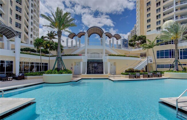 Building Photo - 848 Brickell Key Dr