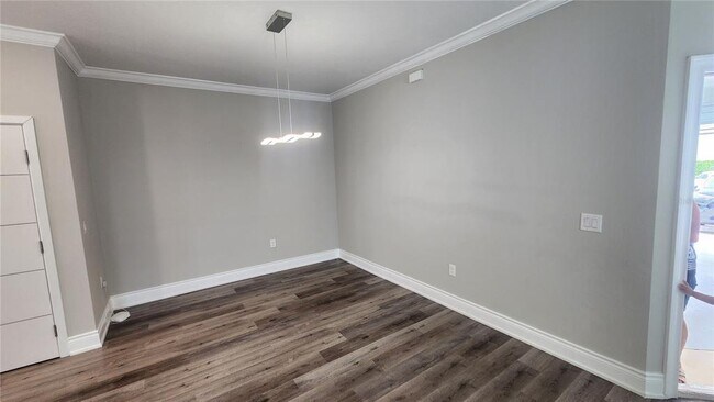 Building Photo - 1968 Greenbriar Ter