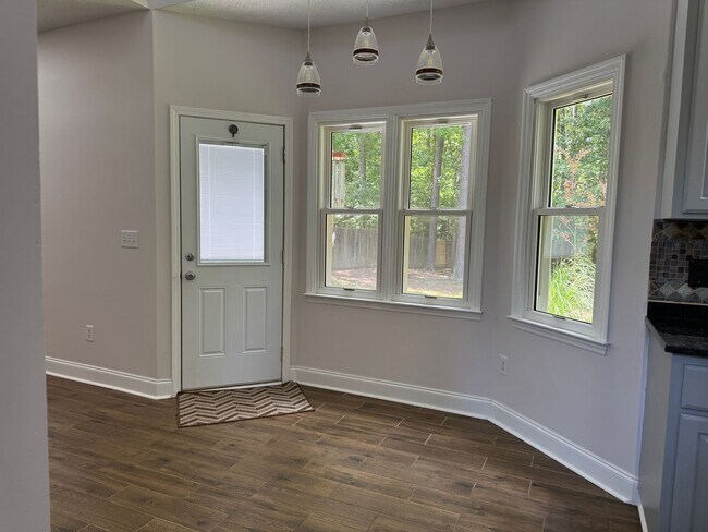 Building Photo - 116 Realini Dr
