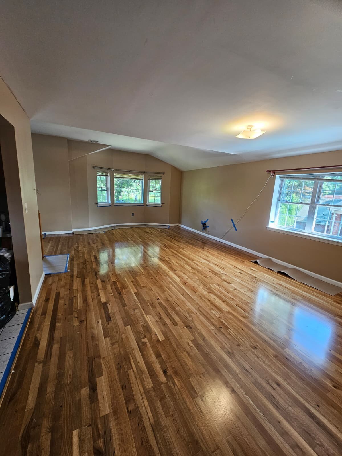 Living Room / Dining Room Area - 2207 Delanoy Ave
