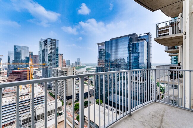 beautiful downtown views - 360 Nueces St