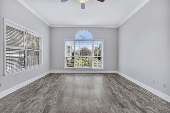 Building Photo - 2-Bed, 2-Bath Condo in the Heart of Green ...
