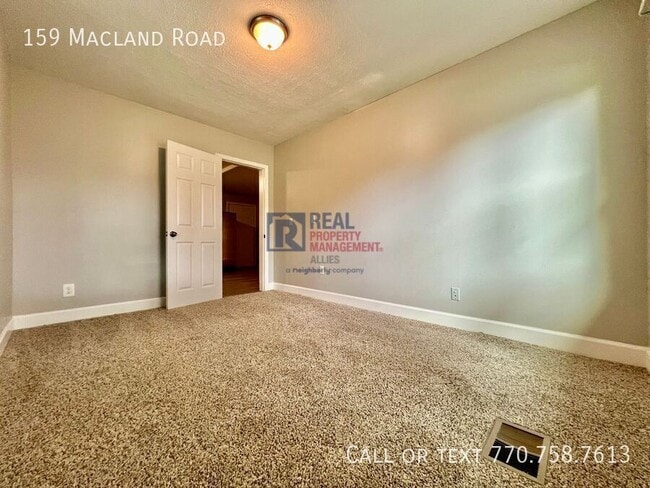 Building Photo - 159 Macland Rd