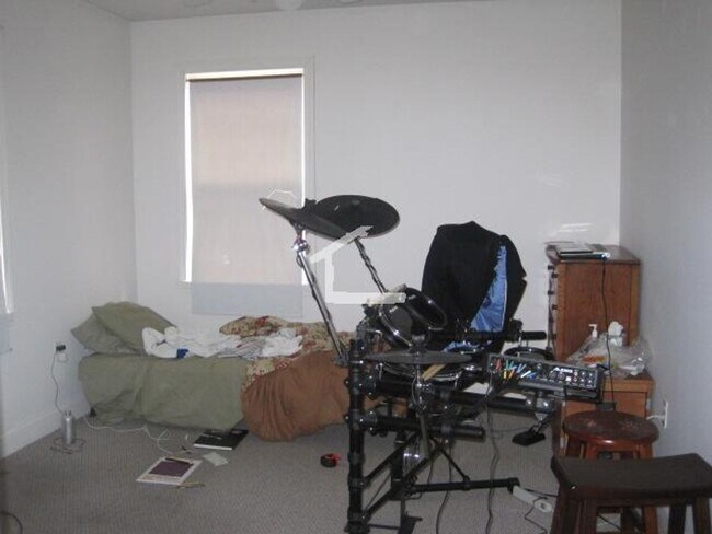 Building Photo - Nice 4 bed in Allston