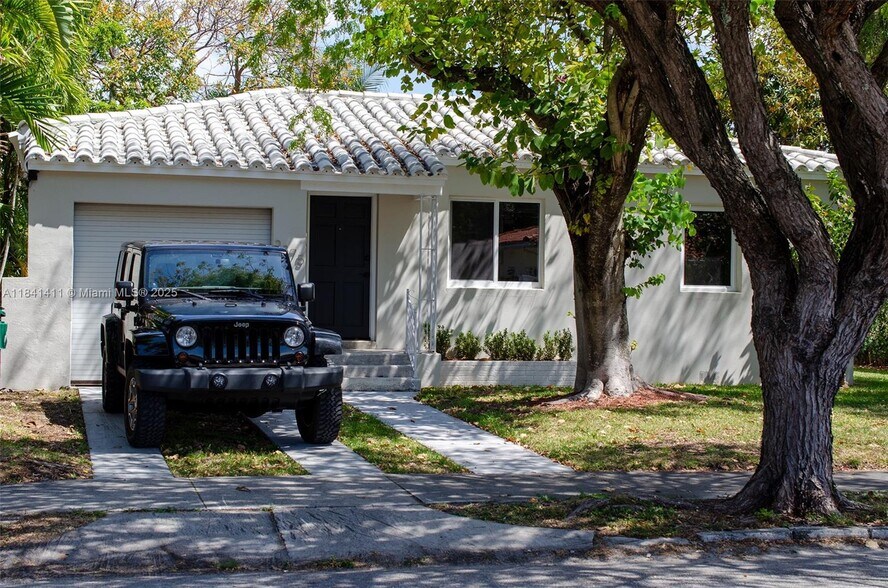 Primary Photo - 2375 SW 21st Ter