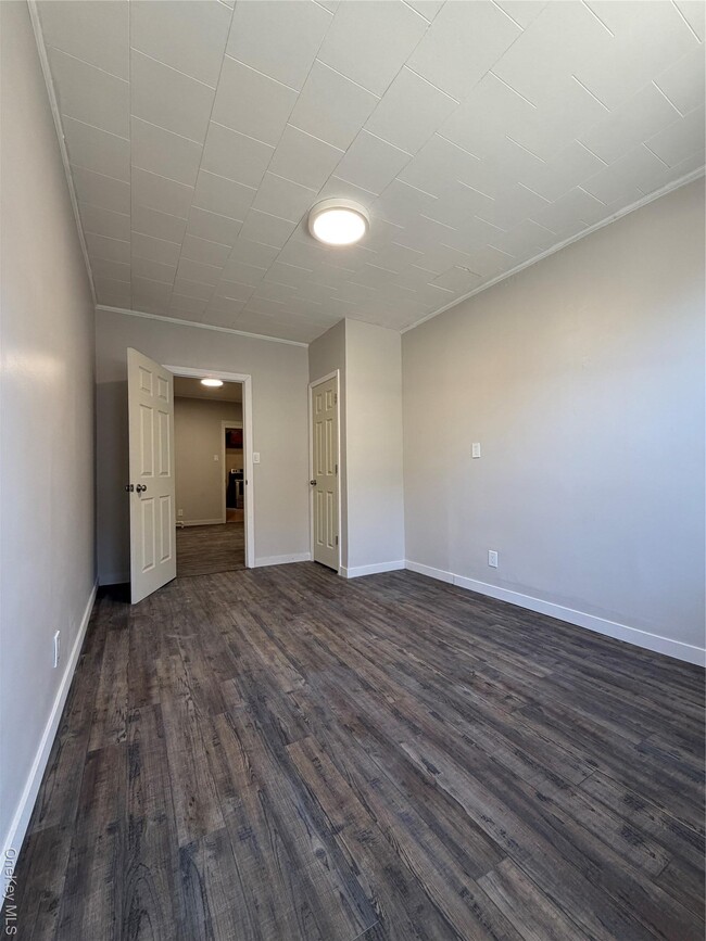 Building Photo - 43-13 25th Ave