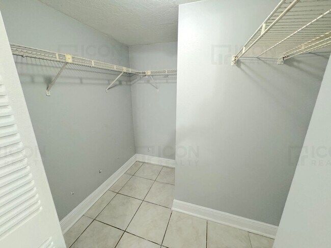 Building Photo - 152 NW 60th Ave