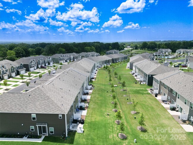 Building Photo - 2744 Yeager Dr NW