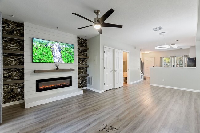 Building Photo - For rent Lake Mary townhouse 2Beth 2.5 bath