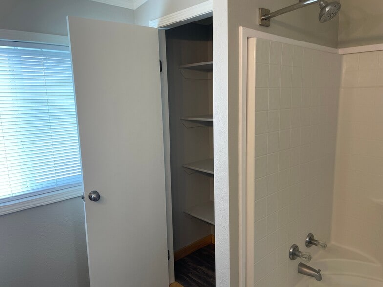Building Photo - 5305 Brooklyn Ct