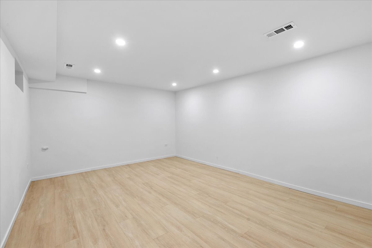 Building Photo - 1335 Marengo Ave