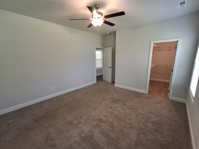 Building Photo - 106 Sartain St