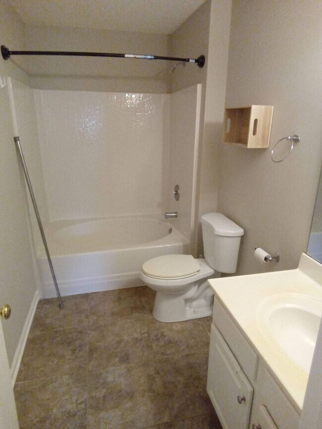 Building Photo - Great Home Close To Historical Downtown Matthews!