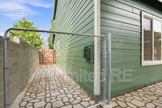 Building Photo - 9132 W Arden Ln