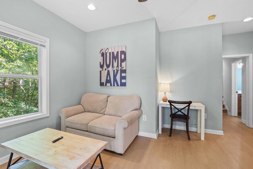 Primary Photo - 204 Lake Breeze Ln