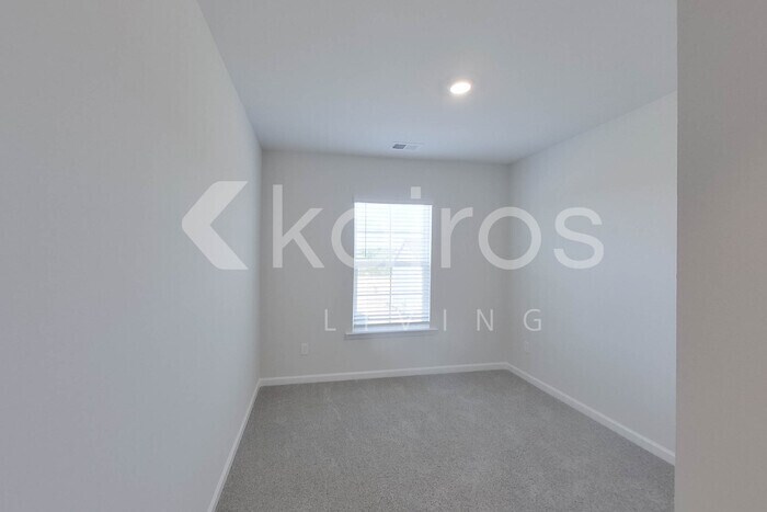 Building Photo - 2431 Banyan Cir