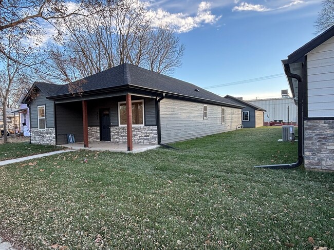 Building Photo - Stunning New Build in Central Manhattan! Available NOW!