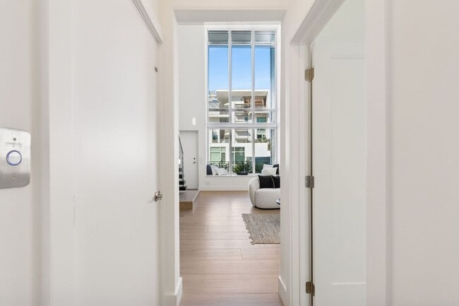 Building Photo - 1343 4th St