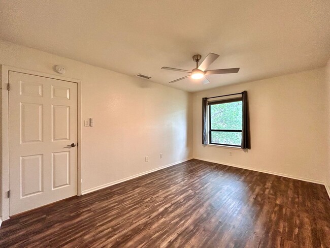 Building Photo - 6005 Cougar Dr