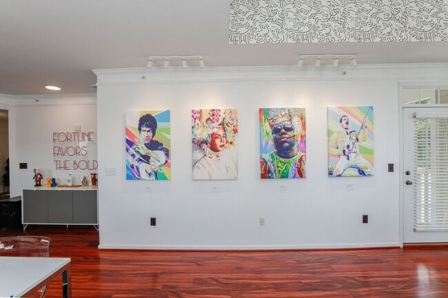 Building Photo - Riverside  Condo-RARE-Ready Jan 26