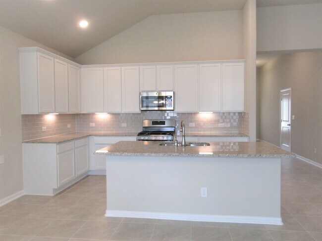 Building Photo - 4-Bedroom Home in Oak Creek - Highly Sough...