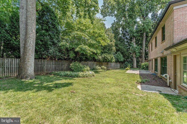 Building Photo - 6109 Clearwood Rd