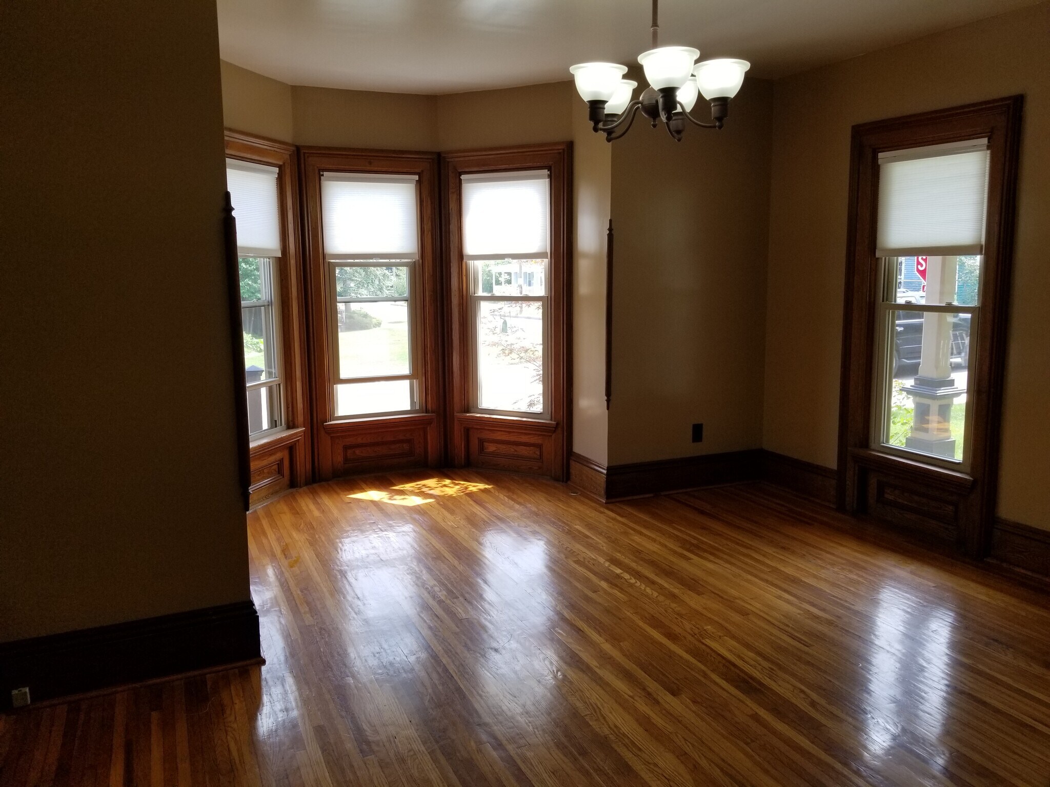 Livingroom - 196 Bristol St