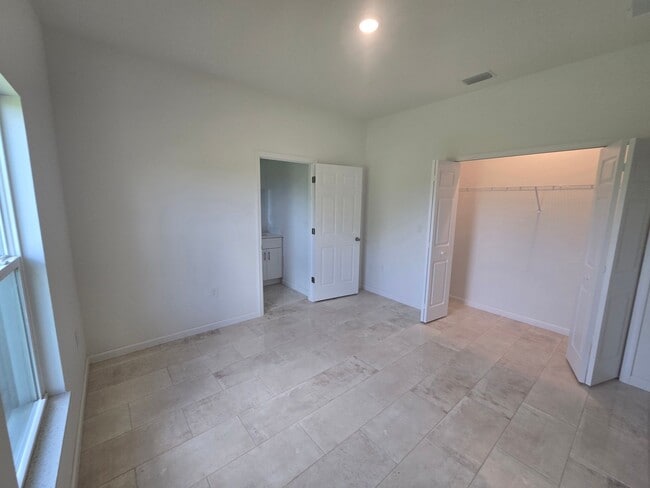 Building Photo - BRAND NEW HOME-2/2/1
