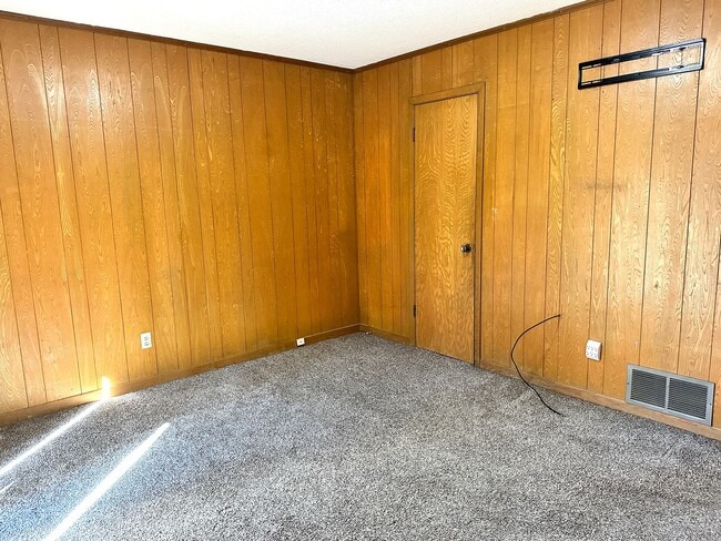 Building Photo - 706 Manson St