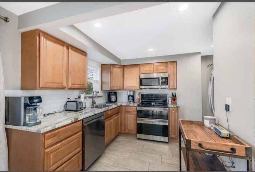 Building Photo - 90 Harold St