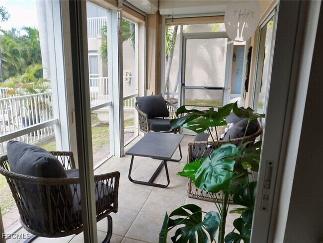 Building Photo - 5214 Chiquita Blvd S