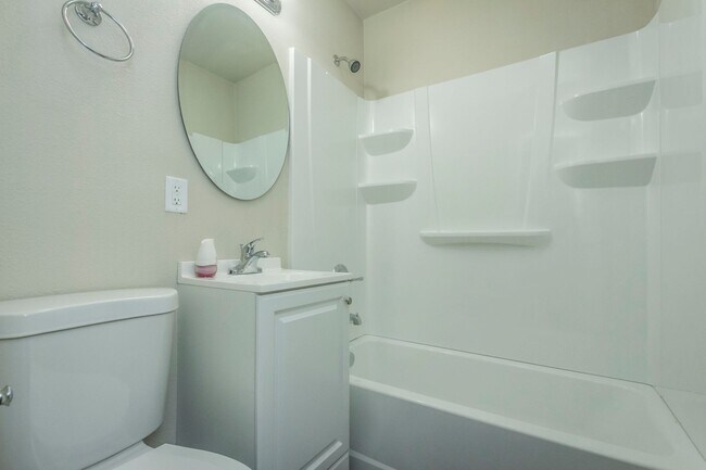 Building Photo - 2 Bedroom for Rent in Des Moines