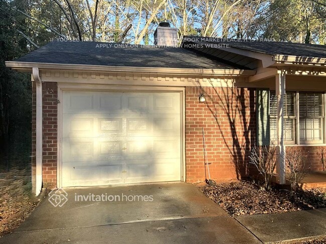 Building Photo - 1002 Providence Way