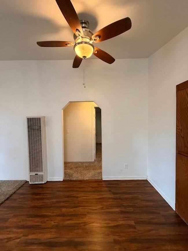 Building Photo - Well maintained home in convenient location w/seasonal landscaping incl.
