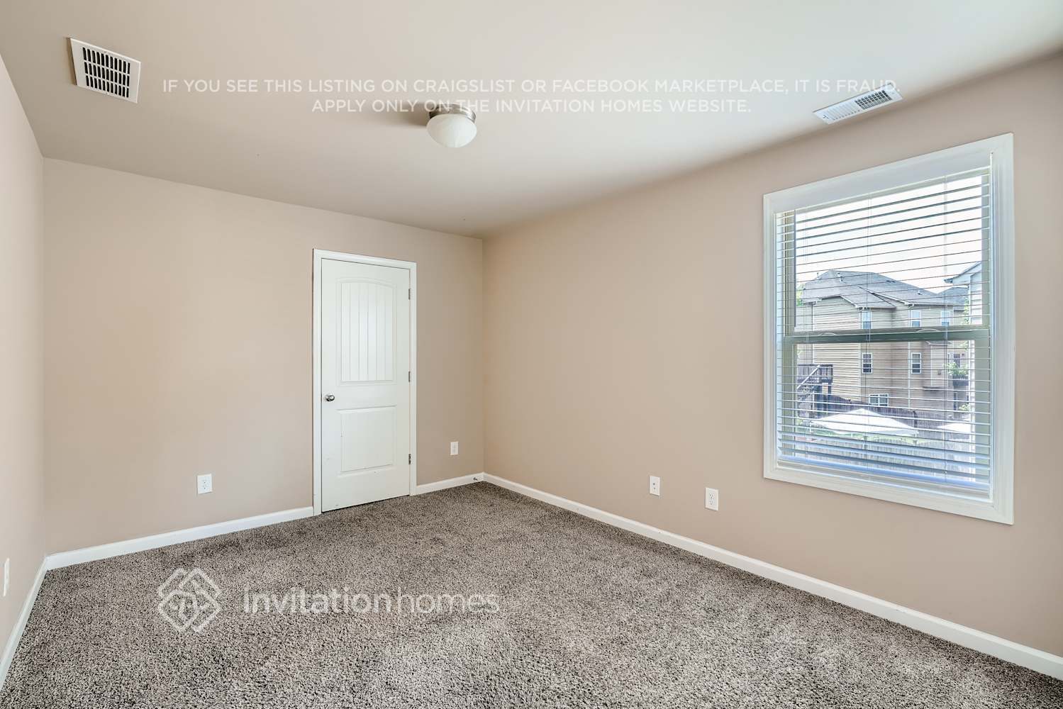 Building Photo - 3928 Lake Manor Way