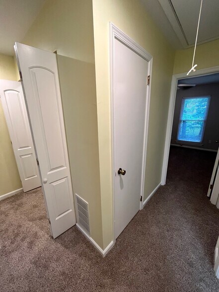 Upstairs Hall - 1035 Willow Green Dr