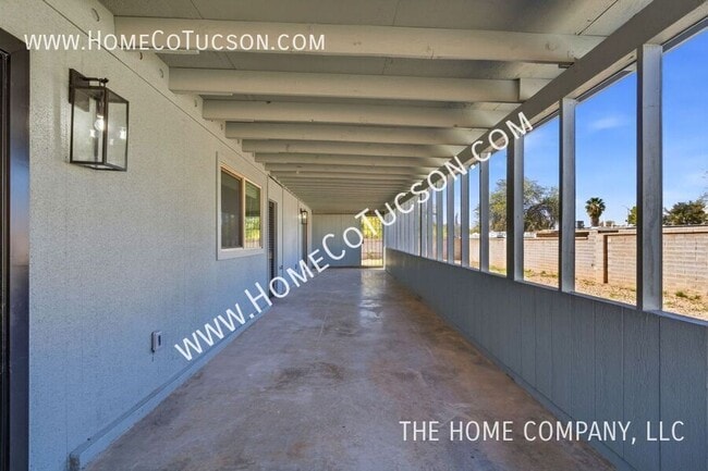 Building Photo - 7461 E Victoria Dr