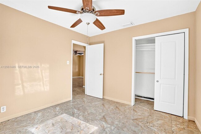Building Photo - 6240 SW 22nd Ct