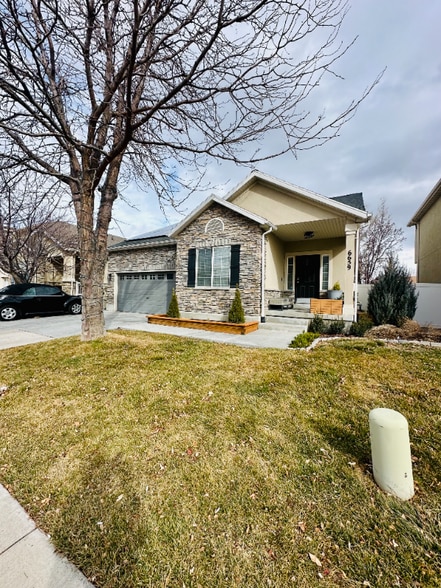 Building Photo - 6659 Interlochen Ln