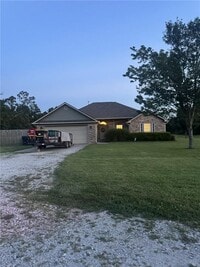 Building Photo - 904 E McCann Rd