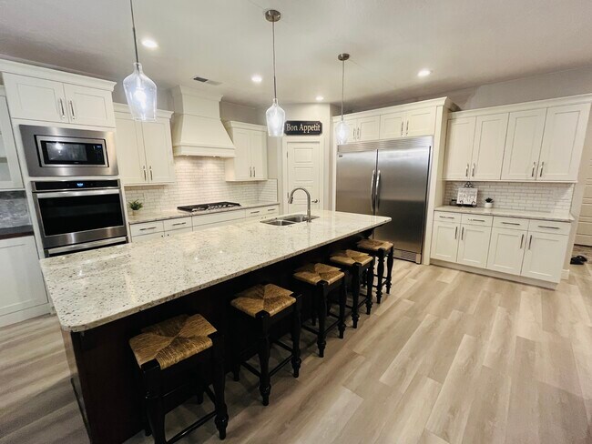 Building Photo - 2721 Hazel Dr