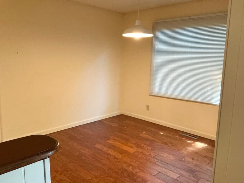 Building Photo - 2209 Grange Cir