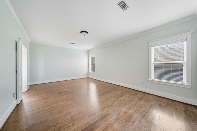 Building Photo - 2111 Beall St