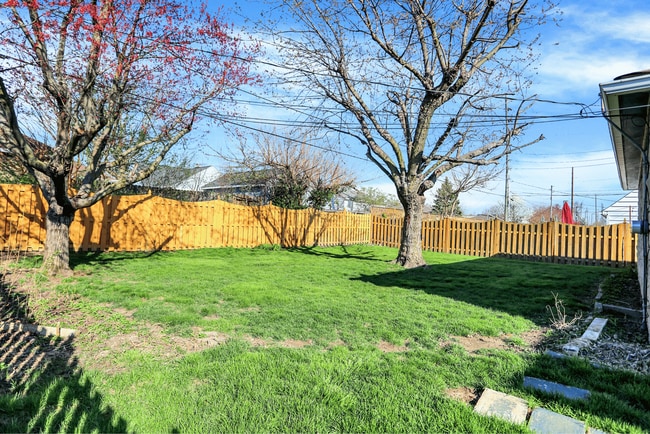 Building Photo - 1240 N Irvington Ave