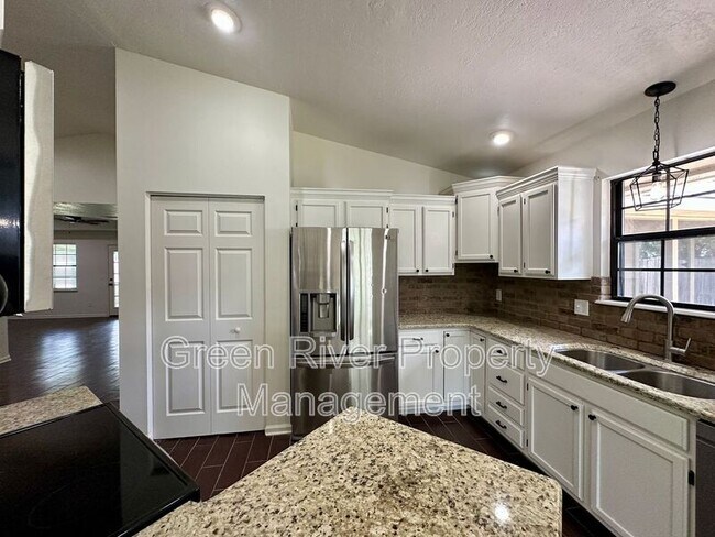 Building Photo - 3288 Deerfield Pointe Dr