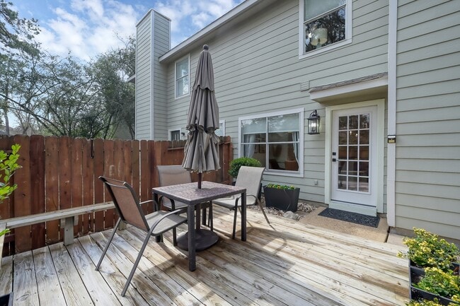 Building Photo - 246 N Walden Elms Cir