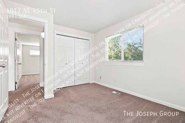 Building Photo - 4017 NE 45th St