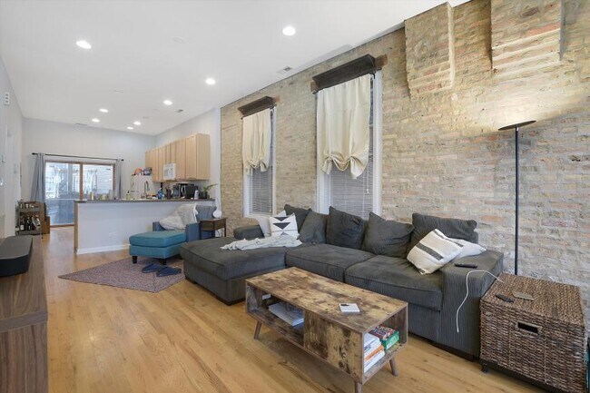 Building Photo - 2 bedroom in Chicago IL 60647
